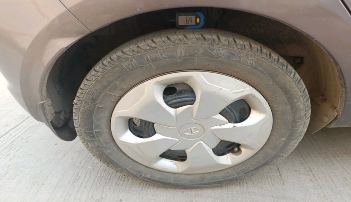 2016 Tata Tiago XZ PETROL, Petrol, Manual, 69,993 km, tyre