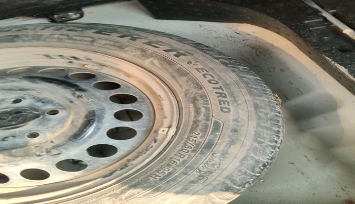 2022 Maruti BREZZA LXI SMART HYBRID, Petrol, Manual, 40,304 km, tyre