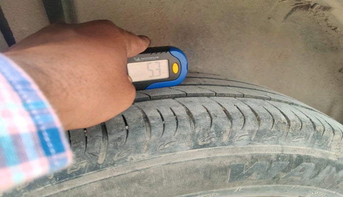 2022 Maruti BREZZA LXI SMART HYBRID, Petrol, Manual, 40,304 km, tyre