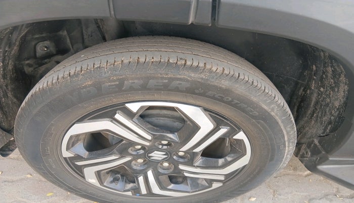 2022 Maruti BREZZA ZXI + SMART HYBRID, Petrol, Manual, 36,251 km, tyre