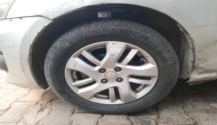 2013 Maruti Swift Dzire ZXI, Petrol, Manual, 1,06,555 km, tyre