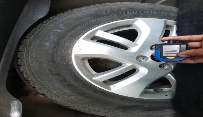 2013 Maruti Swift Dzire ZXI, Petrol, Manual, 1,06,555 km, tyre