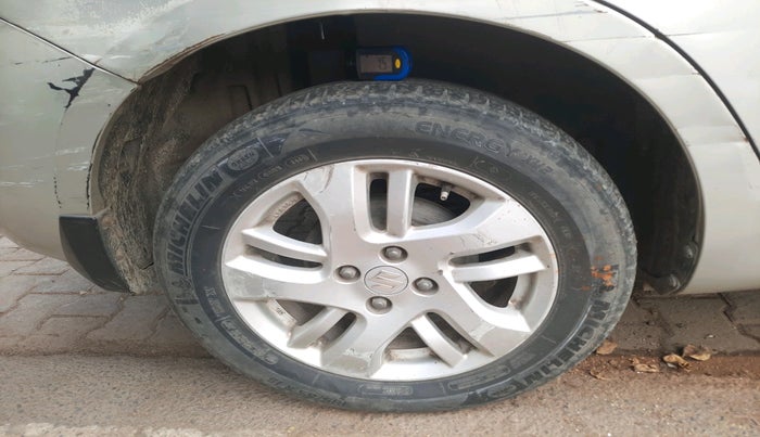 2013 Maruti Swift Dzire ZXI, Petrol, Manual, 1,06,555 km, tyre