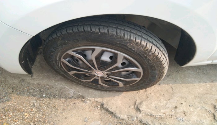 2024 Maruti Alto K10 LXI, Petrol, Manual, 2,141 km, tyre