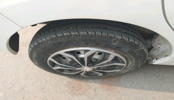 2024 Maruti Alto K10 LXI, Petrol, Manual, 2,141 km, tyre