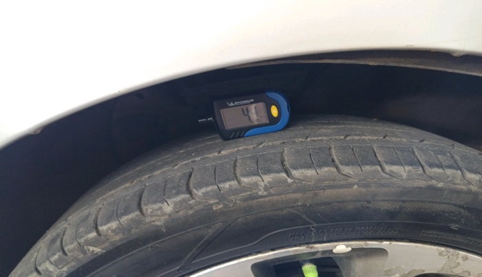 2015 Hyundai Elite i20 SPORTZ 1.4 (O) CRDI, Diesel, Manual, 1,06,657 km, tyre