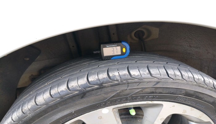 2015 Hyundai Elite i20 SPORTZ 1.4 (O) CRDI, Diesel, Manual, 1,06,657 km, tyre