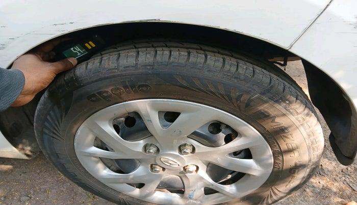 2017 Hyundai Grand i10 MAGNA AT 1.2 KAPPA VTVT, Petrol, Automatic, 37,671 km, tyre