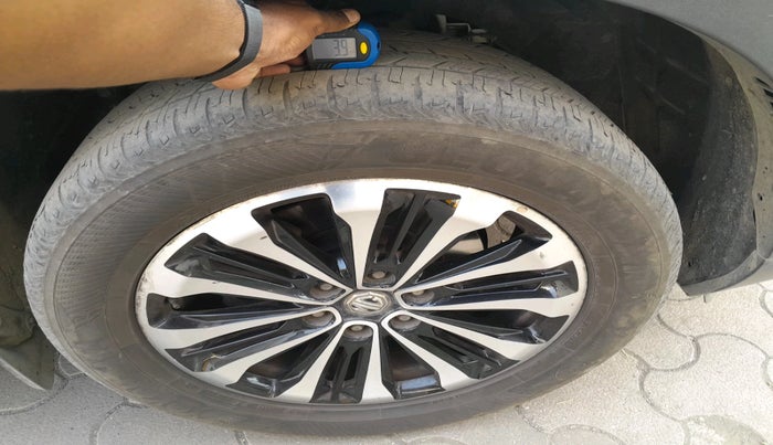 2020 MG GLOSTER SAVVY 6 STR 2.0 TWIN TURBO 4WD, Diesel, Automatic, 2,17,235 km, tyre