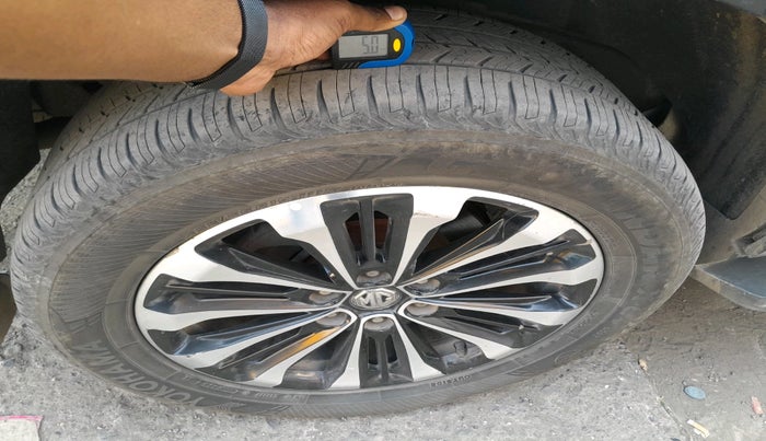 2020 MG GLOSTER SAVVY 6 STR 2.0 TWIN TURBO 4WD, Diesel, Automatic, 2,17,235 km, tyre