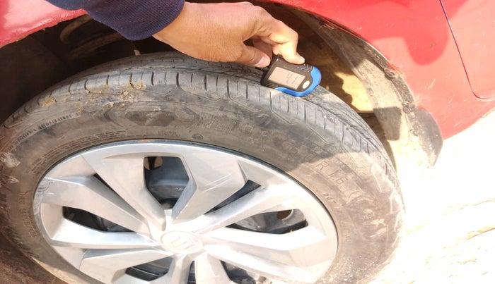 2019 Maruti Swift VXI, Petrol, Manual, 52,040 km, tyre