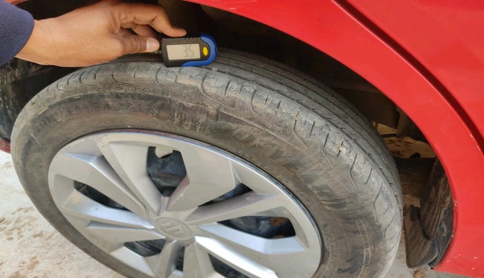 2019 Maruti Swift VXI, Petrol, Manual, 52,040 km, tyre