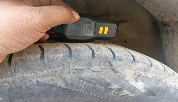 2013 Maruti Swift VXI, Petrol, Manual, 79,765 km, tyre