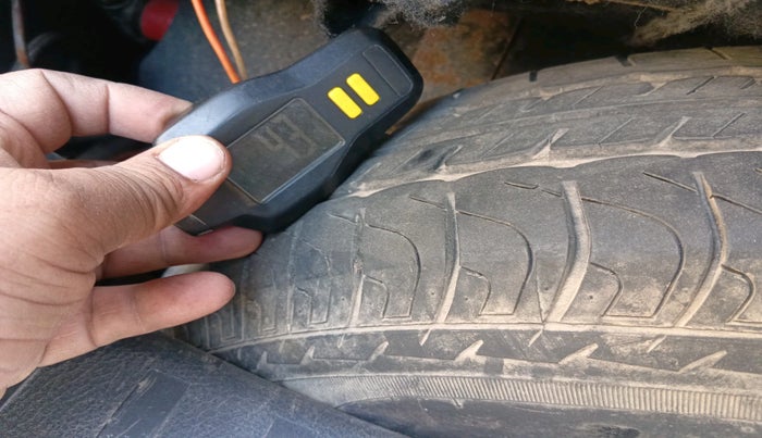 2013 Maruti Swift VXI, Petrol, Manual, 79,765 km, tyre