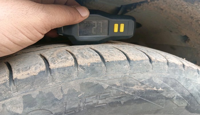 2013 Maruti Swift VXI, Petrol, Manual, 79,765 km, tyre