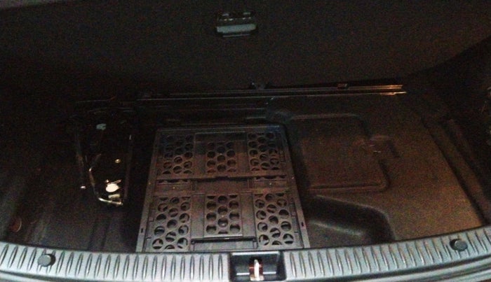 2019 Mercedes Benz C Class C300d, Diesel, Automatic, 36,182 km, tyre