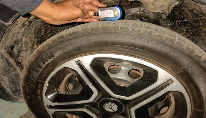 2017 Tata NEXON XT PETROL, Petrol, Manual, 76,495 km, tyre