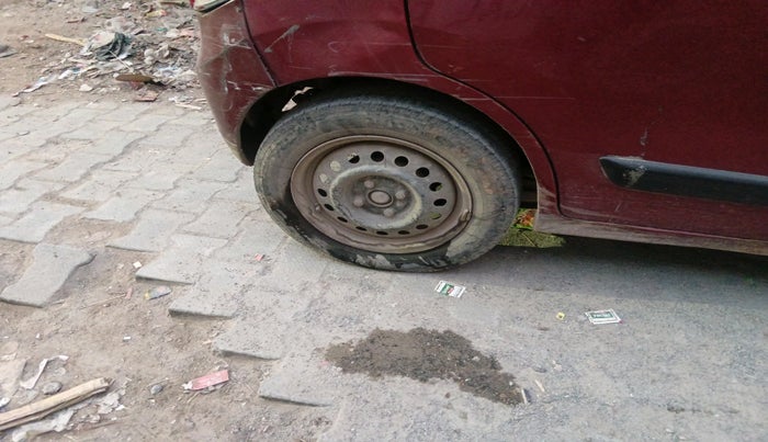 2012 Maruti Wagon R 1.0 VXI, Petrol, Manual, 1,36,422 km, tyre