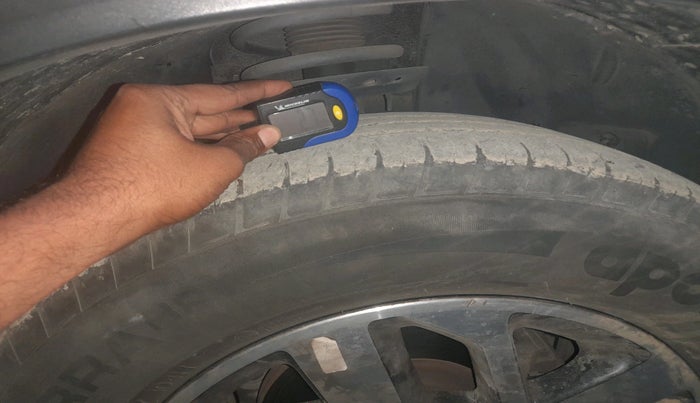 2020 Tata Harrier XZA PLUS 2.0L, Diesel, Automatic, 73,564 km, tyre