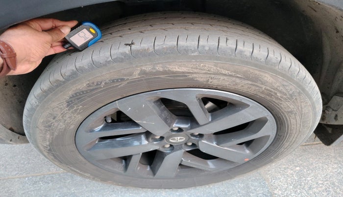 2022 Tata Harrier XZA PLUS 2.0L, Diesel, Automatic, 81,181 km, tyre