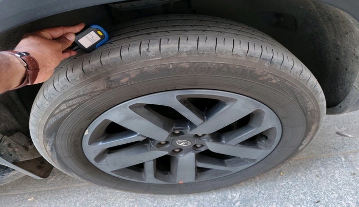 2022 Tata Harrier XZA PLUS 2.0L, Diesel, Automatic, 81,181 km, tyre