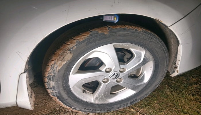 2016 Honda City 1.5L I-VTEC VX, Petrol, Manual, 1,07,075 km, tyre