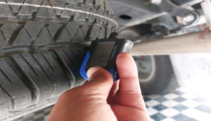 2023 Toyota HILUX HIGH 4X4 AT, Diesel, Automatic, 12,472 km, tyre