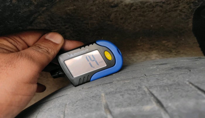 2022 KIA CARENS PRESTIGE PLUS 1.5 DIESEL 7 STR, Diesel, Manual, 1,42,792 km, tyre