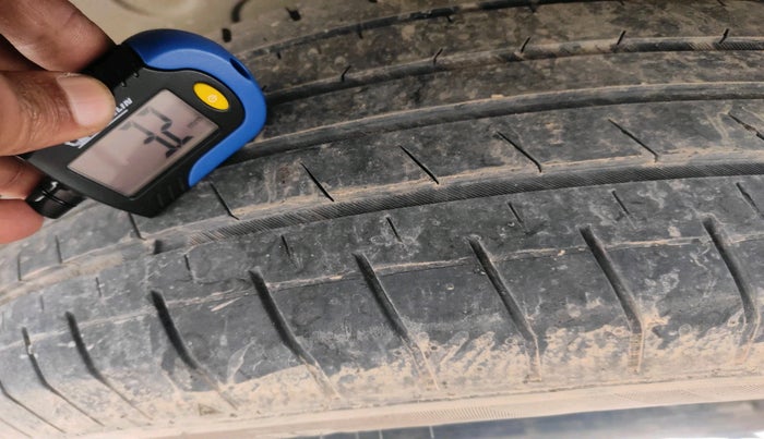 2022 KIA CARENS PRESTIGE PLUS 1.5 DIESEL 7 STR, Diesel, Manual, 1,42,792 km, tyre