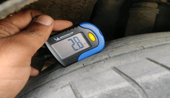 2022 KIA CARENS PRESTIGE PLUS 1.5 DIESEL 7 STR, Diesel, Manual, 1,42,792 km, tyre