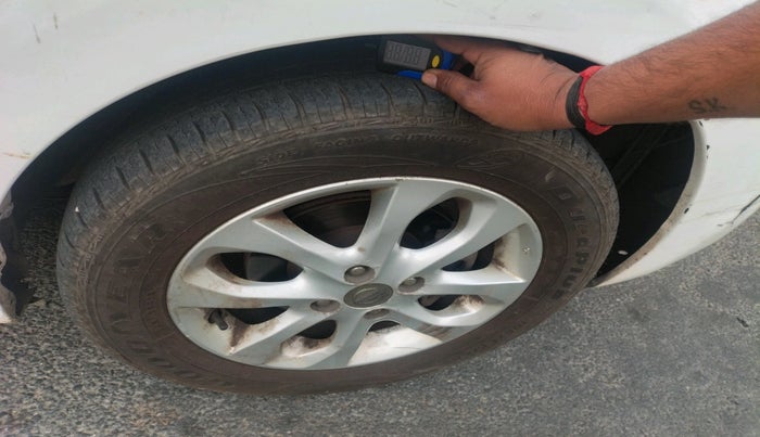 2015 Nissan Micra XV CVT, Petrol, Automatic, 66,785 km, tyre