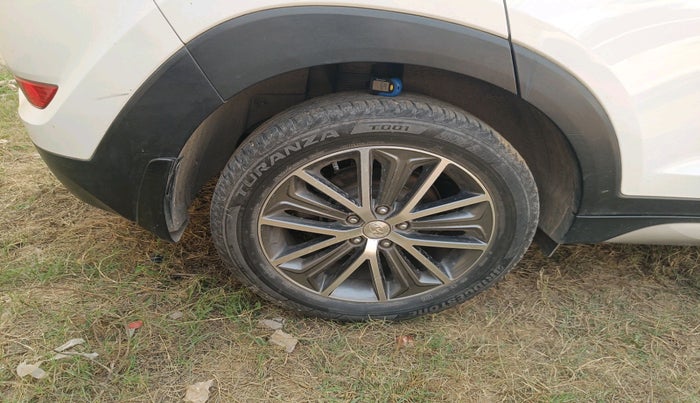 2017 Hyundai Tucson GLS 2WD AT PETROL, Petrol, Automatic, 1,25,231 km, tyre