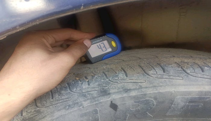 2017 Maruti Dzire VXI AMT, Petrol, Automatic, 1,30,005 km, tyre