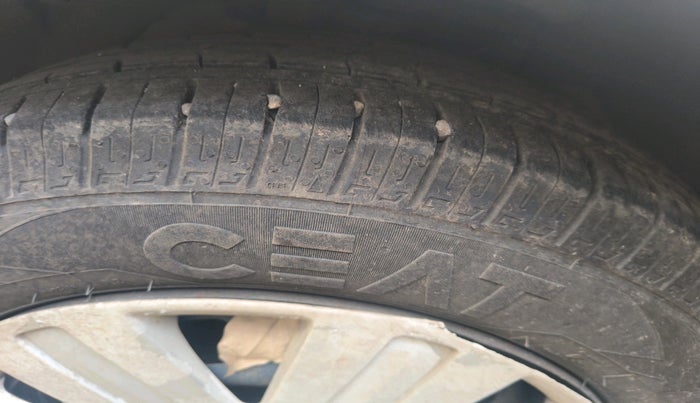 2012 Ford Fiesta Classic LXI 1.4 DIESEL, Diesel, Manual, 1,32,000 km, tyre