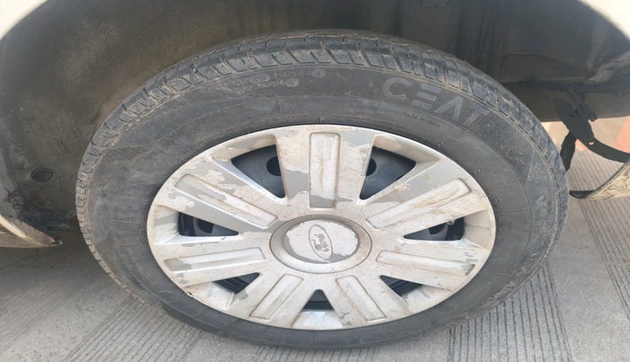 2012 Ford Fiesta Classic LXI 1.4 DIESEL, Diesel, Manual, 1,32,000 km, tyre