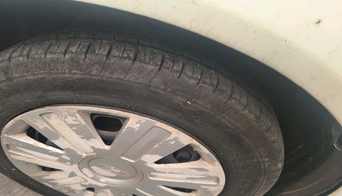 2012 Ford Fiesta Classic LXI 1.4 DIESEL, Diesel, Manual, 1,32,000 km, tyre