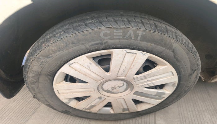 2012 Ford Fiesta Classic LXI 1.4 DIESEL, Diesel, Manual, 1,32,000 km, tyre