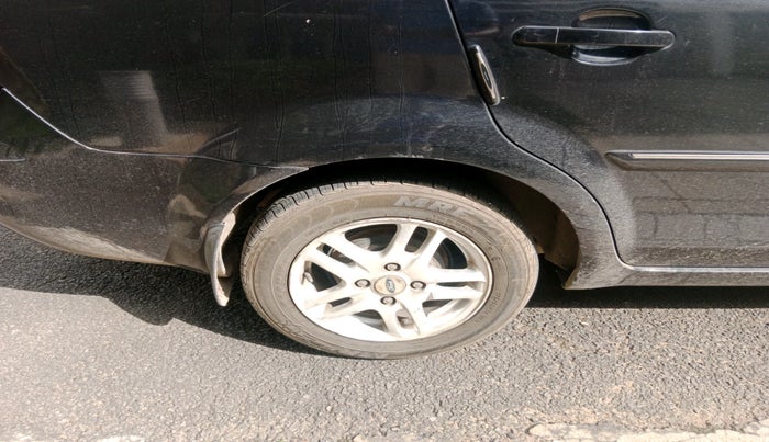 2010 Ford Fiesta SXI 1.4 DIESEL, Diesel, Manual, 1,86,008 km, tyre