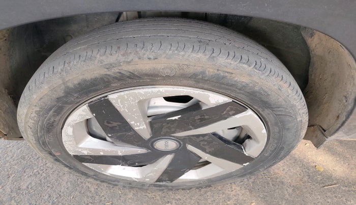 2021 Nissan MAGNITE XE, Petrol, Manual, 87,582 km, tyre