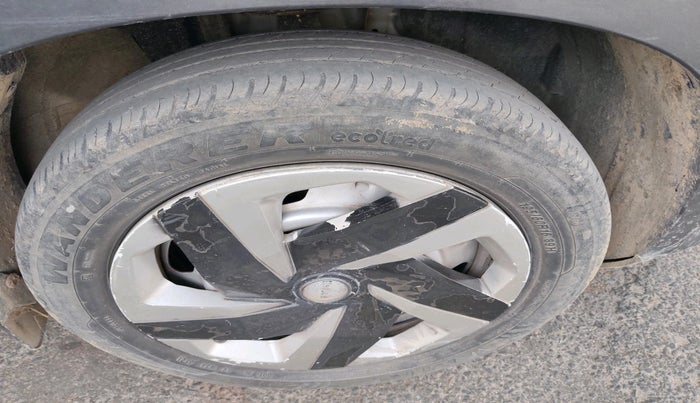 2021 Nissan MAGNITE XE, Petrol, Manual, 87,582 km, tyre