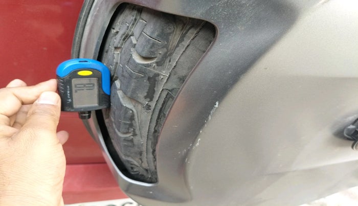 2017 Mahindra TUV300 T10 AMT, Diesel, Automatic, 1,02,262 km, tyre