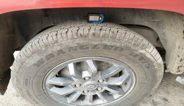 2017 Mahindra TUV300 T10 AMT, Diesel, Automatic, 1,02,262 km, tyre