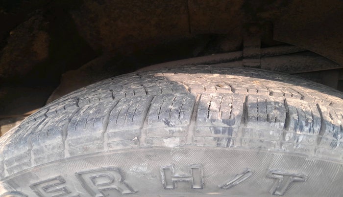 2017 Mahindra XUV500 W10 AT, Diesel, Automatic, 2,11,203 km, tyre