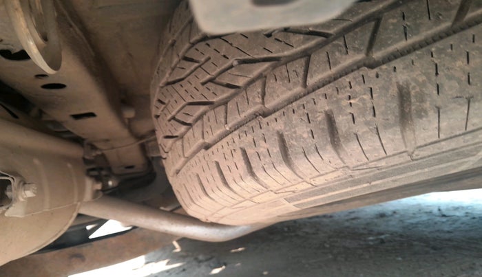 2017 Mahindra XUV500 W10 AT 1.99, Diesel, Automatic, 2,11,208 km, tyre