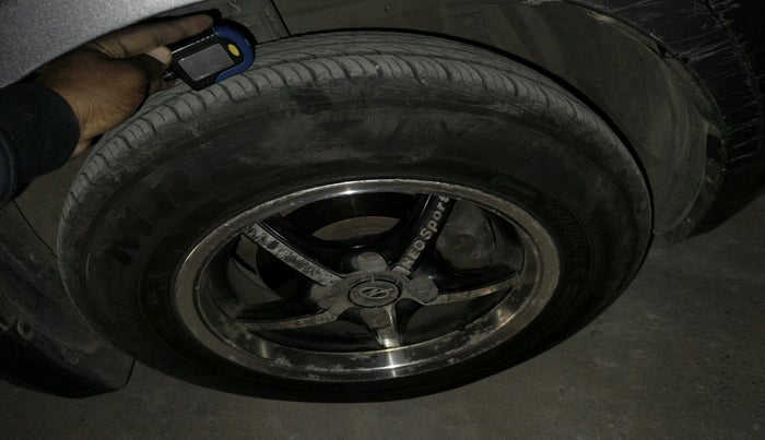 2013 Maruti Swift VXI, Petrol, Manual, 45,769 km, tyre