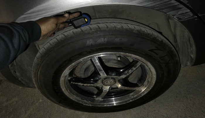 2013 Maruti Swift VXI, Petrol, Manual, 45,769 km, tyre