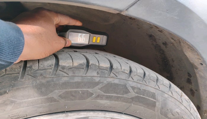 2014 Fiat Avventura EMOTION MULTIJET 1.3, Diesel, Manual, 2,04,626 km, tyre