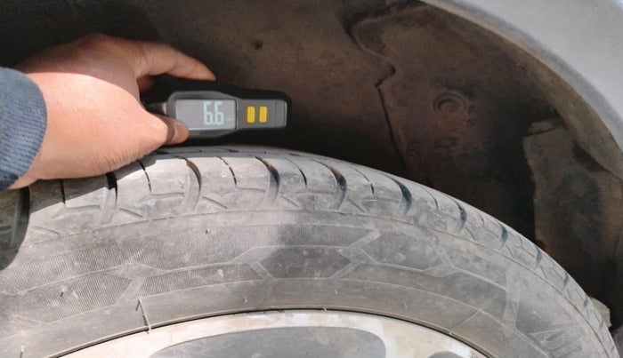 2014 Fiat Avventura EMOTION MULTIJET 1.3, Diesel, Manual, 2,04,626 km, tyre