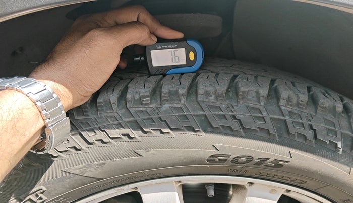 2016 Mahindra XUV500 W10 AT, Diesel, Automatic, 85,729 km, tyre