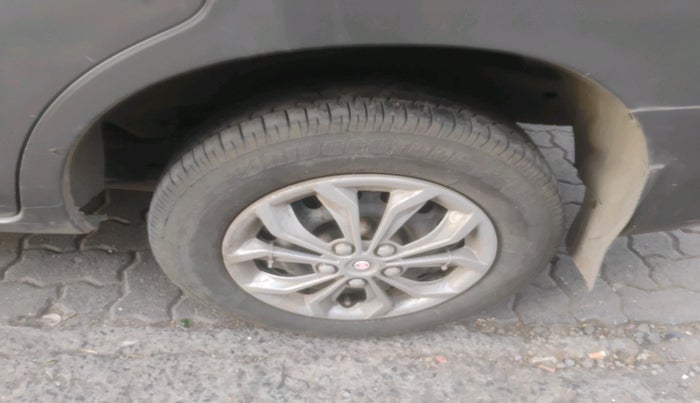 2010 Toyota Innova 2.5 G2 7STR, Diesel, Manual, 2,36,895 km, tyre